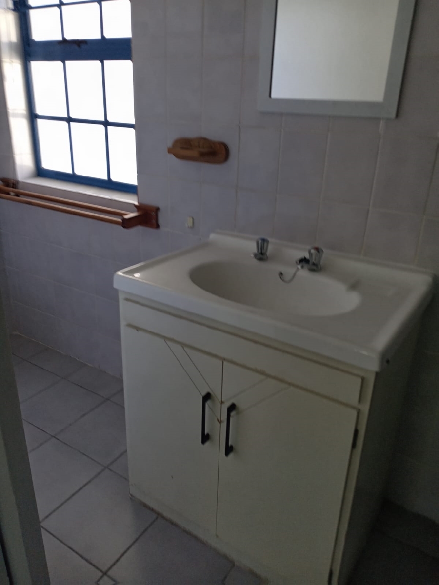 To Let 2 Bedroom Property for Rent in Dobson Western Cape